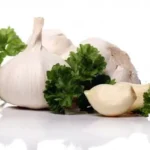 close-up-fresh-garlic_144627-34525